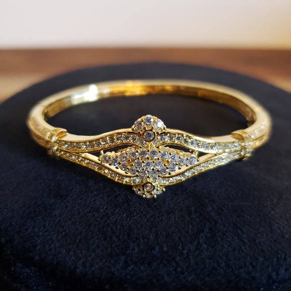 18K Gold Plated Bangle Bracelet - Picture 2 of 12